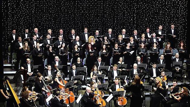 In der ausverkauften Stadthalle bereitete Ljubka Biagioni zu Guttenberg dem  Kulmbacher Publikum    mit  den  Sofia Symphonics viel Freude. Foto: Stephan -Herbert Fuchs