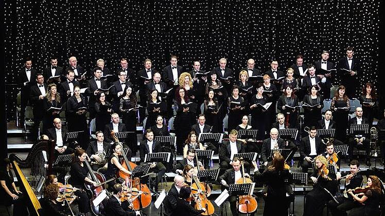 In der ausverkauften Stadthalle bereitete Ljubka Biagioni zu Guttenberg dem  Kulmbacher Publikum    mit  den  Sofia Symphonics viel Freude. Foto: Stephan -Herbert Fuchs