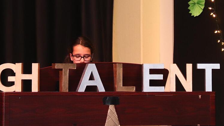 Annabell Beurer am Klavier mit "Without you"    Foto: Johanna Blum