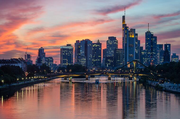 EY-Analyse: Europas große Banken weit hinter US-Konkurrenz