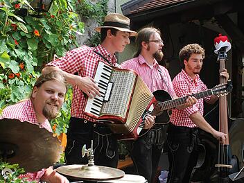 Die Band "Fuchsdeifelswild" mit (von links) Florian Fischer, Jens Jahreis, Julian Kießling und Simon Weisheit. Foto: privat