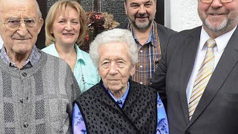 90. Geburtstag feierte Max Heider (links). Mit im Bild (nach rechts) Tochter Gisela Förtsch, Ehefrau Barbara, Schwiegersohn Franz Förtsch und Bürgermeister Egon Herrmann  Foto: Karl-Heinz Hofmann