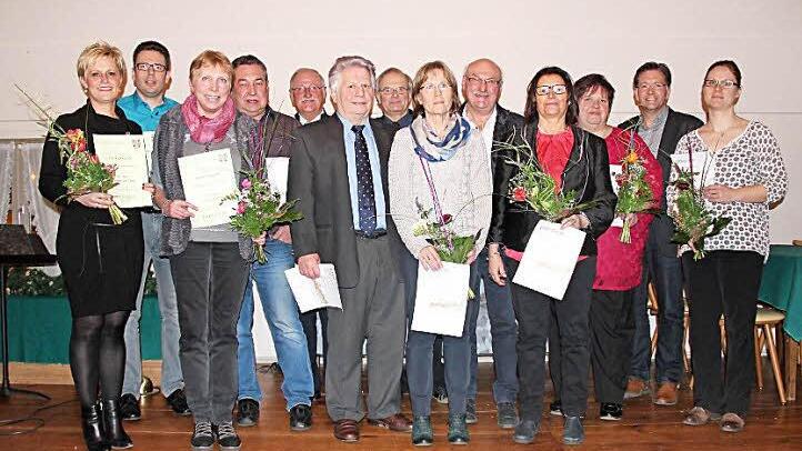 Alle Geehrten des MGV Adelsdorf Fotos: Johanna Blum