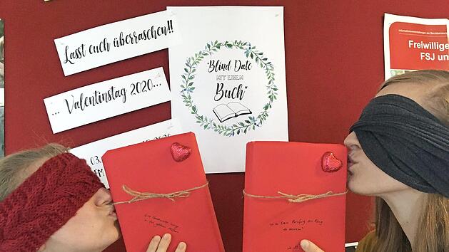 Blind an ein Buch herangehen - das erm&ouml;glicht jetzt die B&uuml;cherei.  Foto: Biz