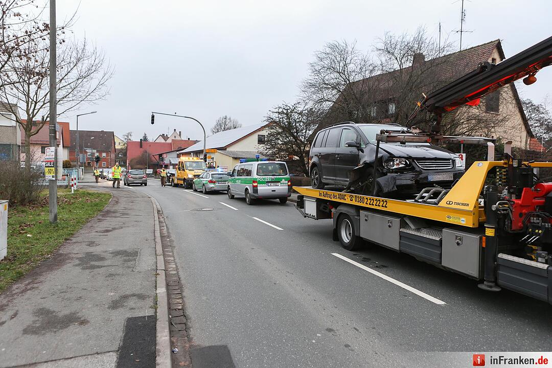 Ampel an Kreuzung ausgefallen - Zwei Pkw kollidieren in Obermichelbach