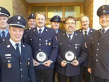 Die stolzen Feuerwehrleute aus Kleingesee  Foto: Thomas Weichert
