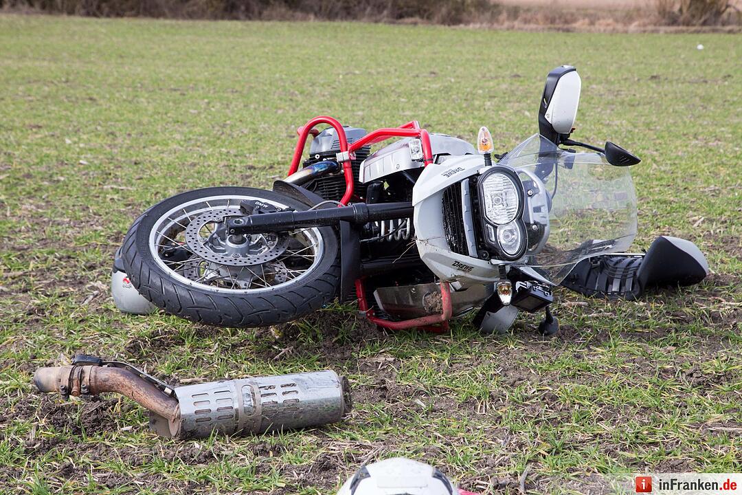 Tödlicher Unfall im Kreis Coburg: Motorrad verunglückt nach Überholmanöver