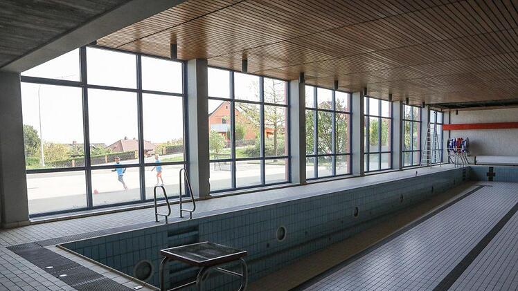 Seit knapp zwei Jahren nicht mehr geöffnet: das Hallenbad in  Biscbberg. Es muss generalsaniert werden. Foto: Barbara Herbst