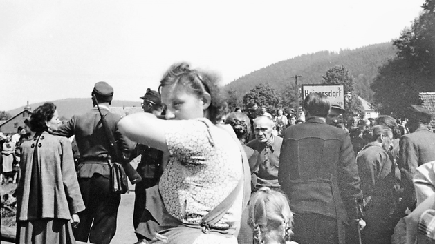 Der 3. Juni 1952 ging als "Schwarzer Donnerstag" in die Geschichte von Heinersdorf, das in Th&uuml;ringen liegt, ein. Nachdem die Menschen einen Umsiedlungsbescheid erhalten hatten, fl&uuml;chteten sie in die BRD.  Repros: Cindy D&ouml;tschel
