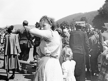 Der 3. Juni 1952 ging als "Schwarzer Donnerstag" in die Geschichte von Heinersdorf, das in Thüringen liegt, ein. Nachdem die Menschen einen Umsiedlungsbescheid erhalten hatten, flüchteten sie in die BRD.  Repros: Cindy Dötschel