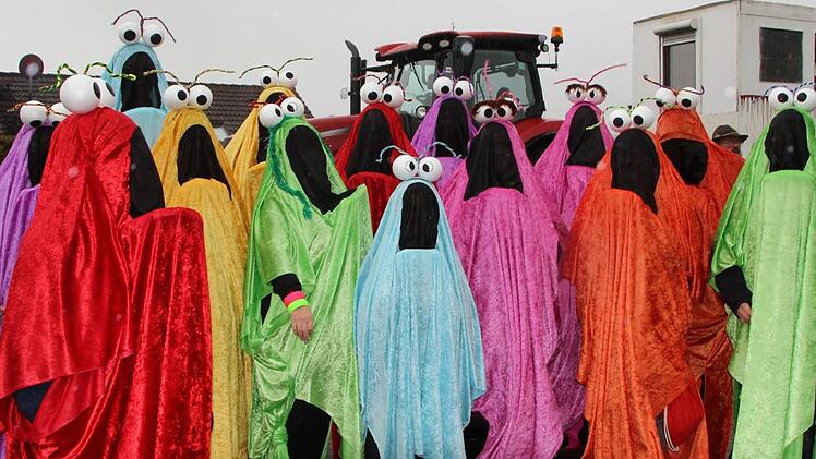 Krümelmonster machten am Rosenmontag die Straßen von Stangenroth unsicher. Foto: Charlotte Wittnebel-Schmitz