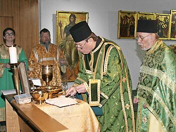 Nicht nur der Anblick der Gewänder der Geistlichen und der Ministranten bei der Messe im byzantinischen Ritus waren für Reuther Gottesdienstbesucher neu.  Foto: Friedrich