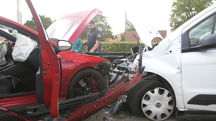 Verkehrsunfall auf dem Hohenzollernring: Medizinischer Notfall sorgt für Frontalcrash