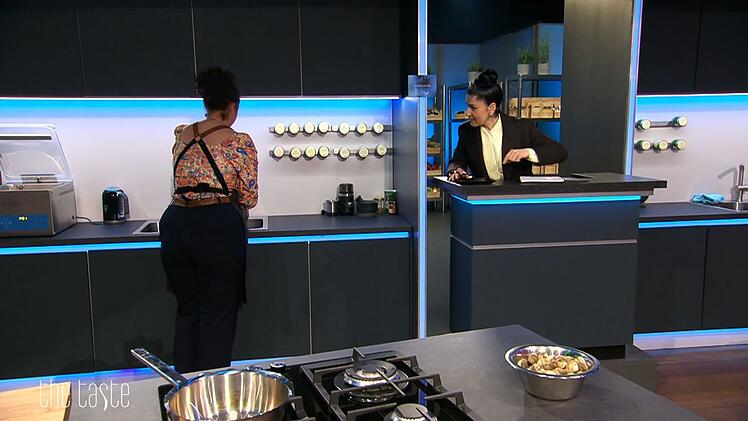 Während Franca kochte, musste ihre Mentorin Elif (rechts) immer wieder eingreifen. Kein gutes Zeichen...