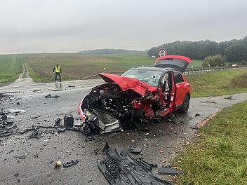Frontalcrash auf Bundesstraße  fordert Todesopfer