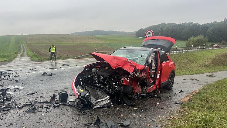 Frontalcrash auf Bundesstraße  fordert Todesopfer