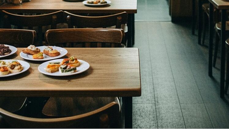 Spanisches Tapas-Lokal, Gasthof, Gasthaus, Gastst&auml;tte, Wirtschaft, Restaurant, Lokal, Landgasthof, Gastronomiebetrieb