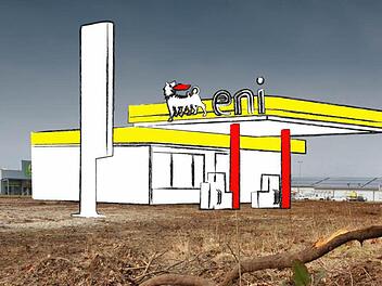 Hier soll eine Tankstelle des italienischen Mineralöl- und Energiekonzerns Eni (Agip) entstehen.  Foto: Josef Hofbauer/Grafik: Alice Barna
