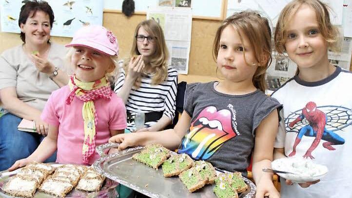 100 Prozent Bio aus selbst gebackenem Brot und selbst gemachtem Wildkäuteraufstrich geben Kraft. Und wenn sogar Spiderman in den Kräuterquark springt und die Rolling Stones Appetit bekommen ... Foto: Thomas Ahnert