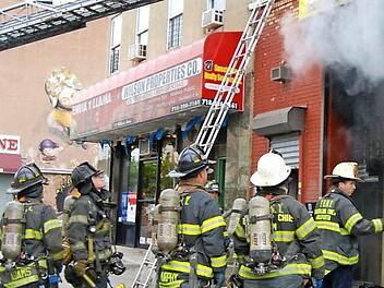 Frank Spitzenpfeil durfte gemeinsam mit seinen amerikanischen Kollegen zu Einsätzen fahren. Bis in die Gefahrenzone ließen sie ihren deutschen Freund jedoch nicht - aus versicherungstechnischen Gründen.  Fotos: Frank Spitzenpfeil