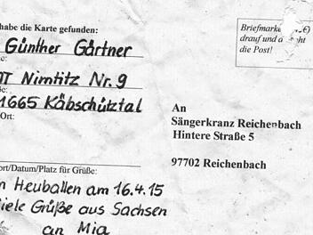 Etwas zerknittert, aber gut lesbar kam die Karte nach fast zwei Jahren zurück. Foto: Arnold Nöth