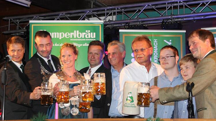 Ein Prosit auf das Kronacher Freischießen  Foto: Friedwald Schedel