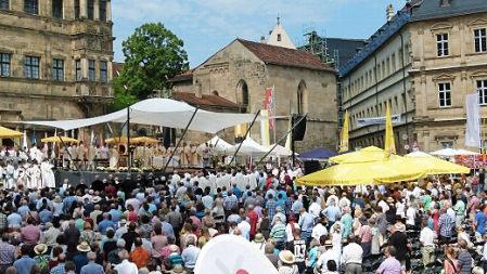 Höhepunkt des Heinrichsfestes war der sonntägliche Festgottesdienst mit Erzbischof Ludwig Schick auf dem Domplatz.