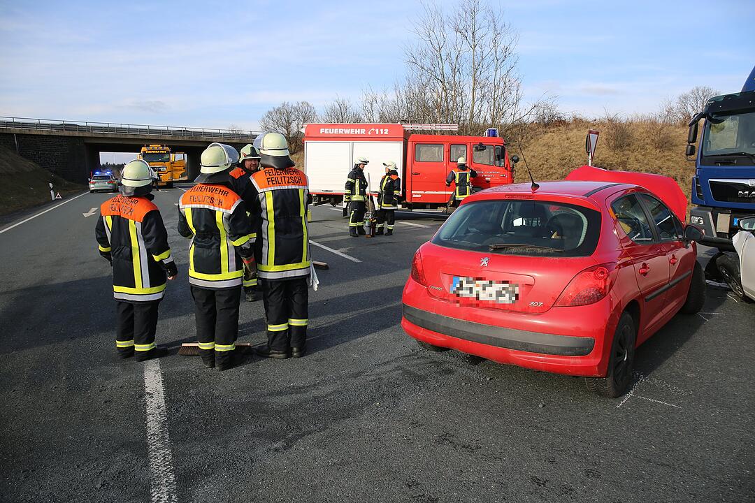 Hof:Unfall auf der A72 mit mehreren Fahrzeugen und Verletzten