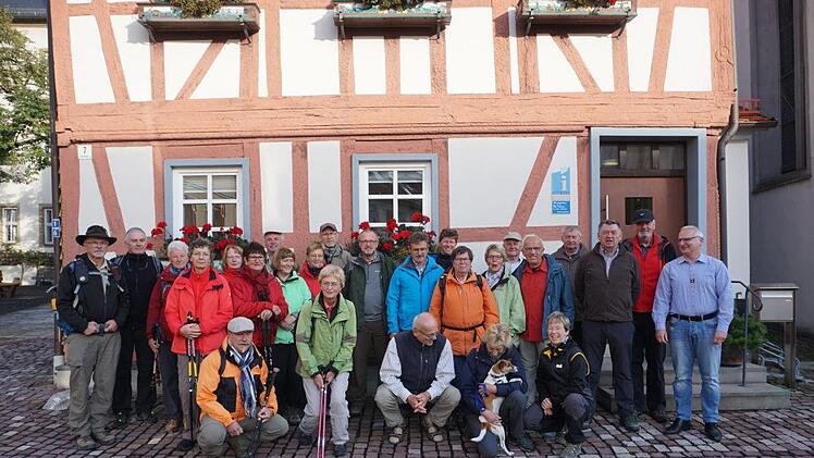 Die 31. Wander- und Naturerlebniswoche ist am Montag Morgen, 7. Oktober  gestartet.  Bis zum Samstag dieser Woche bietet die Tourist-Information Bischofsheim  geführte Tageswanderungen an. Die Teilnahme ist mit Anmeldung bis um 16  Uhr des Vortags möglich. Foto: Marion Eckert
