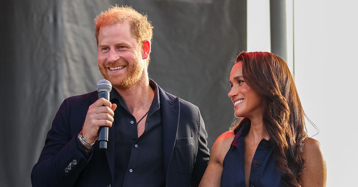 Harry-Meghan-und-ihre-Kinder-helfen-in-Gemeinschaftsk-che