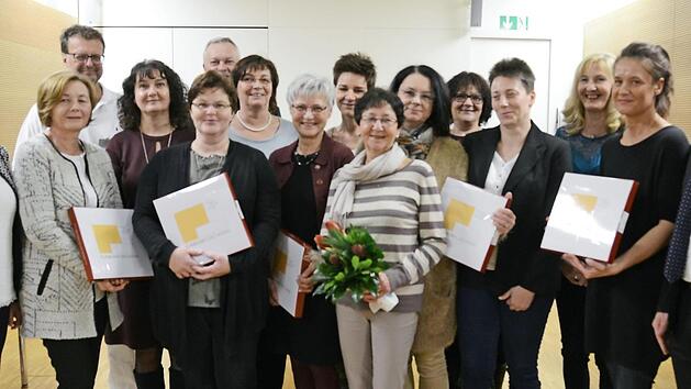 Krankenschwestern des Klinikums Forchheim wurden f&uuml;r jahrzehntelange Treue ausgezeichnet.  Foto: F Struve