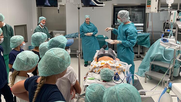 Kitzingen: "T&uuml;ren auf mit der Maus" - Klinik-Mitarbeiter zeigen Kindern ihre Arbeit