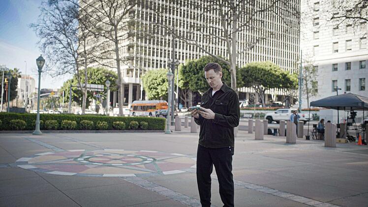 Jochen Breyer versucht in den USA, dem Social Media-Gesch&auml;ft der Tech-Konzerne auf den Zahn zu f&uuml;hlen. Doch hier laufen auch unz&auml;hlige Prozesse gegen Social Media, die das Gesch&auml;ft jener Konzerne deutlich einschr&auml;nken k&ouml;nnte.