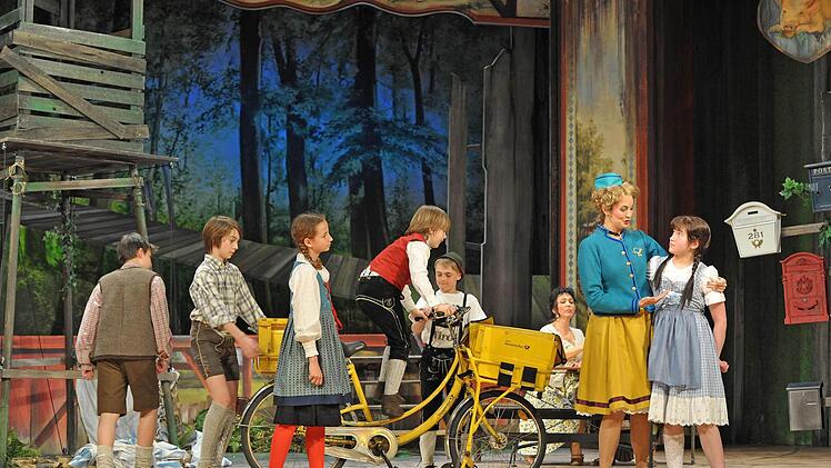 Szene aus dem "Vogelhändler" am Landestheater Coburg.Foto: Andrea Kremper