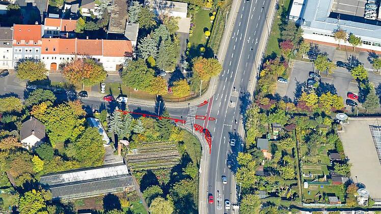 Die roten Markierungen zeigen, was baulich verändert werden soll: Eine "aufschraubbare" Mittelinsel soll bis zur Sichtachse an die Starkenfeldstraße reichen, außerdem soll die Annastraße links und rechts markierte Sperrflächen bekommen. Luftaufnahme: Ronald Rinklef