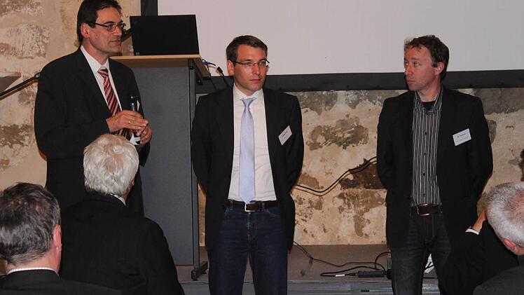 Thomas Hamacher, Tobias Eder und Marcellus Schulze stellen sich den Fragen der Zuhörer. Foto: Katharina Feulner