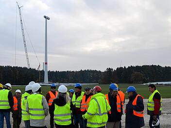 Zahlreiche Besucher machten sich ein Bild von der Wimdparkanlage Neudorf. Fotos: Andrea Spörlein