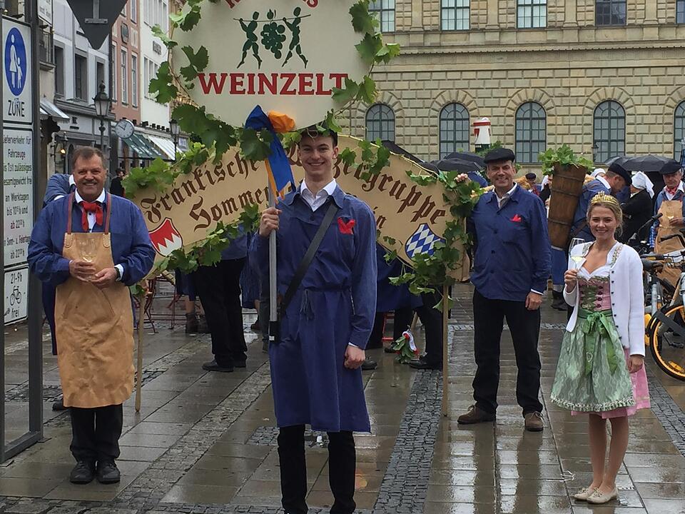 Wiesn-einzug der Winzer