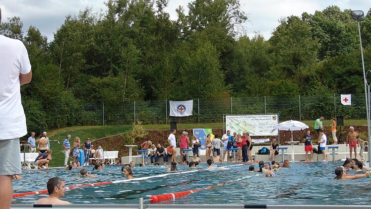 Das Freibad in Neunkirchen am Brand Foto: Petra Malbrich