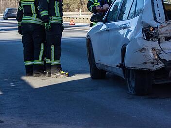 A73 bei Nürnberg: Auto kollidiert "nahezu ungebremst" mit anderem Wagen