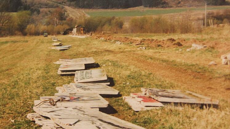 Stücke der einstigen Mauer bei Heinersdorf  Foto: Archiv Heinlein