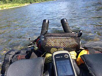 Angenehm kühl, aber anstrengend: Zur Tour durch die Slowakei und Tschechien gehörten auch Flussdurchquerungen. Fotos: Walter Lauter