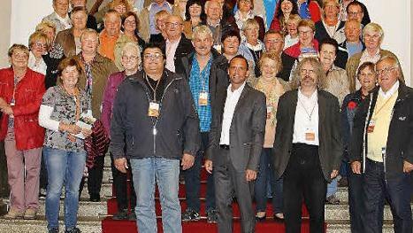 Die Reisegruppe aus Pressig im Landtag. Vorne von links: Zweiter Bürgermeister Wolfgang Förtsch, MdL Thorsten Glauber, Pater Helmut Haagen  Foto: K.- H. Hofmann