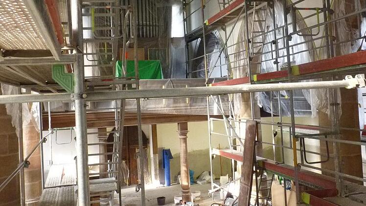 Monatelang war das Innere der Kirche komplett eingerüstet - inzwischen erstrahlt der Innenbereich in vollem Glanz. Wohlfromm
