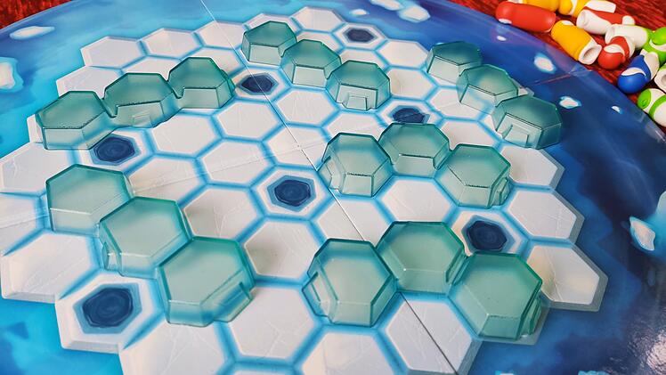 Kuschel-Kolonien im Test - knuffiges Kinder-Brettspiel mit Pinguinfamilien