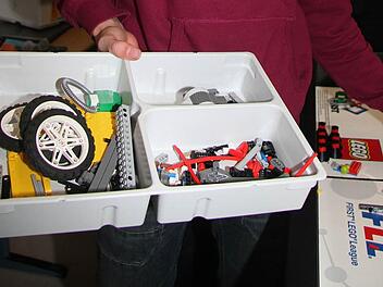 Mit selbst gebauten Robotern tüfteln Schüler des Kulmbacher MGF-Gymnasiums an der Zukunft des Lernens. Das ist heuer Thema der First Lego League, die am Donnerstag in der Alten Spinnerei ausgetragen wird. Fotos: Sonja Adam