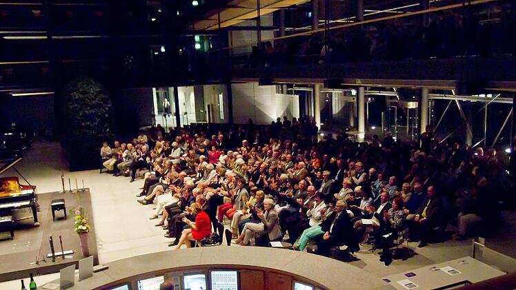 "Spark - die klassische Band" gastierte vor zahlreichen Zuhörern beim Coburger "Verein".Foto: Jochen Berger