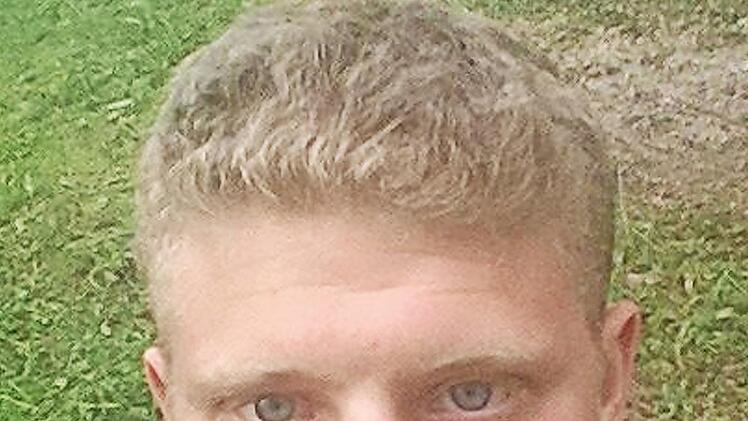 Gianni Sießlack wird von Staatsanwaltschaft und Polizei gesucht. Wo ist der Verdächtige?  Foto: Polizei