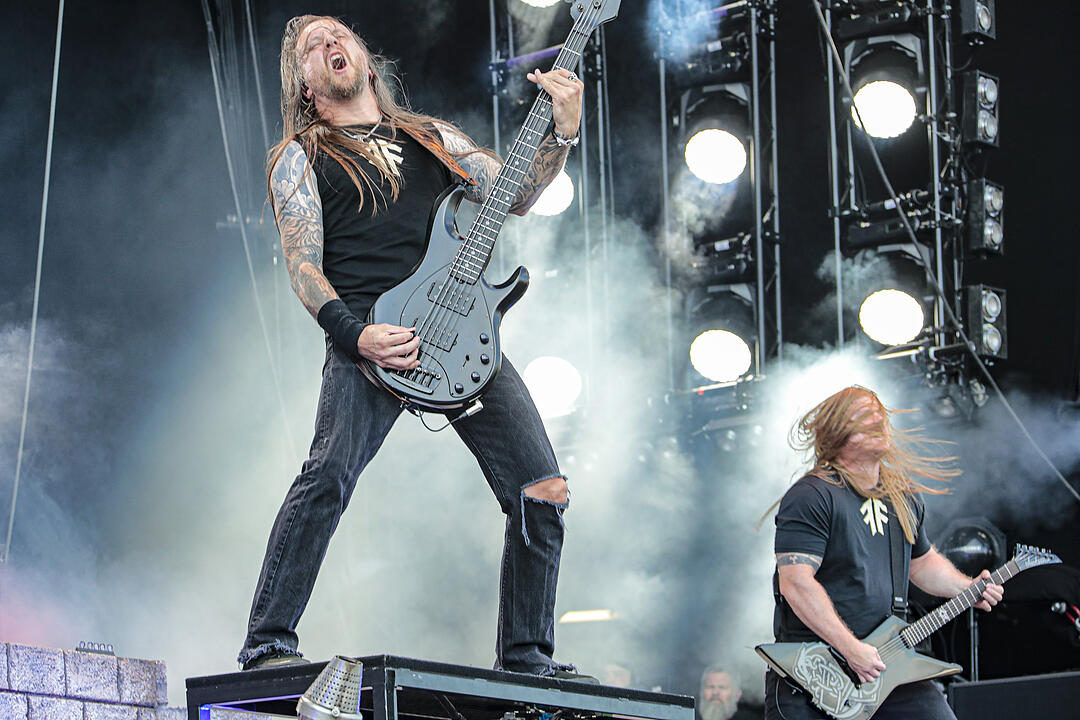 Amon Amarth bei Rock im Park 2019: Ganz viel Metal und Feuer bringt die Fans zum Durchdrehen