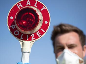 Größte Mühe hatten die Polizisten, einen Motorradfahrer im Juni 2019 zwischen Ebern und Haßfurt zum Anhalten zu bewegen. Das Verfahren wurde nun gegen eine Geldauflage eingestellt. Friso Gentsch/dpa